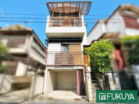 ■Two-car garage available (depending on vehicle type)■3-story 3DK■Balcony on both east and west sides