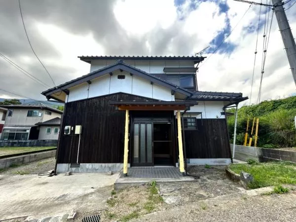 Niihama-shi Hagio (Nakahagi Sta.) 2F 5DK

4,800,000 yen