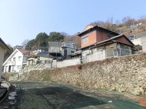 11 minutes walk from "Shimonoseki" station on JR Sanyo Main Line