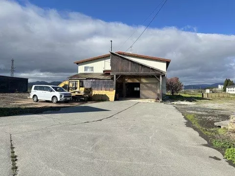 A large 8LDK residence standing on a vast lot! 29-tatami mat LDK, built-in garage, and sunroom included - Image 1