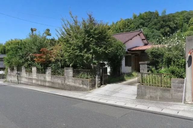 Nogata City, Oaza Kandata (Kandata Station) Single-story building 5DK