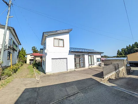 Used single-family home in Shinya Hinai Town, Akita City