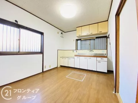 【Garage included + Immediate viewing available!】 ■ 7-minute walk to JR Katamachi Line "Shijonawate" Station!