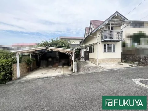 ●6LDK ●Parking for 2 cars (depending on vehicle type). With carport