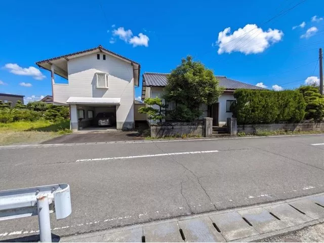 [Parking for 3 cars available] [Spacious land approximately 187 tsubo × single-story 4DK◎]