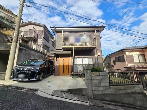Convenient location within walking distance to Uraga Station