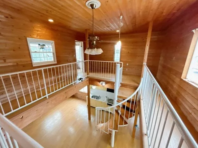 Open house event held, limited-time current sale until 10/18, spacious residence on approximately 200 tsubo of land. Warmth of wood.