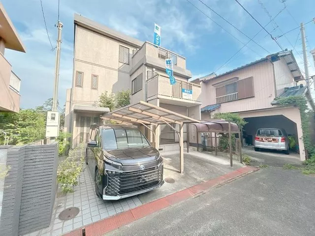 [Open House] Parallel parking for 2 cars / 3-story building / Storage included in each room / Sekisui Heim construction