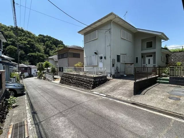 A two-story 4LDK with storage in all rooms, a counter kitchen where the family gathers