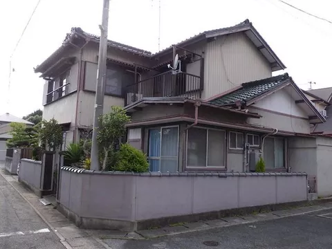 7DK used house ◆Southeast corner lot◆ FamilyMart 1 minute on foot◆ 15 minutes on foot to the station◆ Convenient access