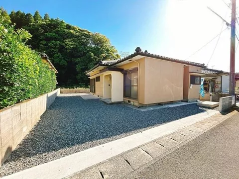 [Open House] [Renovated] Single-story building, 3LDK, parking for 2 cars available.