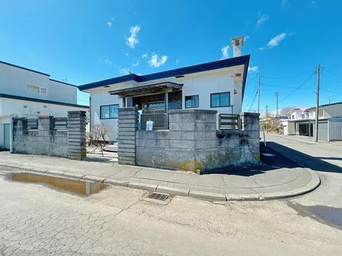 [Open House Scheduled] Interior and exterior renovation planned / Single-story / Garden space available / Walking distance to Busa Elementary School