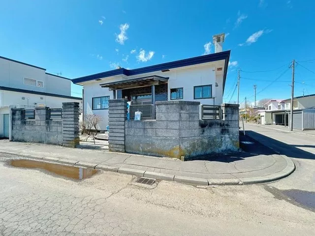 [Open House Scheduled] Interior and exterior renovation planned / Single-story / Garden space available / Walking distance to Busa Elementary School