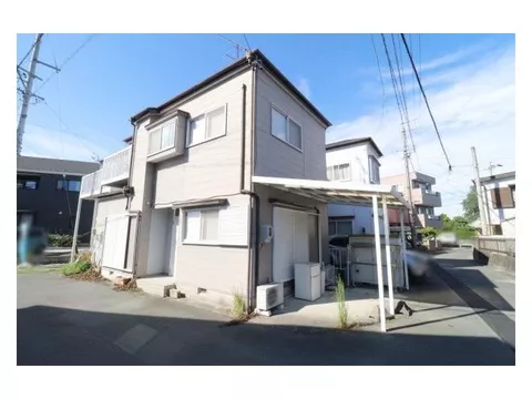 Within a 10-minute walk to Enshu Komatsu Station. New earthquake resistance standards, compact used house.