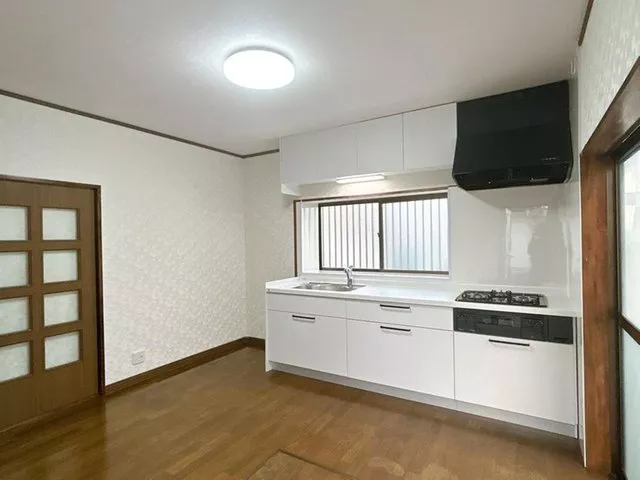 [Open House] There is a garden to the south. Good sunlight. Located in a quiet residential area with little traffic.