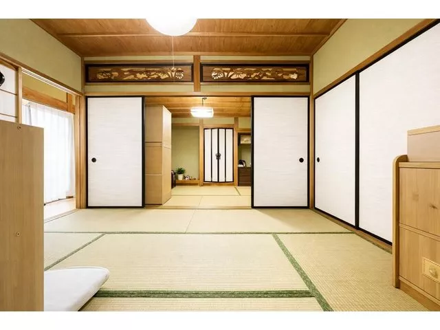 Parking for 4 or more cars available! A luxurious living space on a spacious lot located in a quiet residential area♪