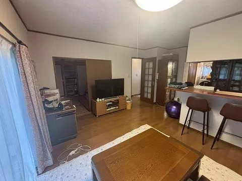 Mitaka Real Estate, 8 minutes on foot to Naka Daiichi Elementary School♪ Parallel parking for 2 cars available◎ South-facing! - Image 3