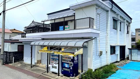 Kōnan City, Akaoka Town, Bessho-yama (Akaoka Station) 2-story building 9LDK