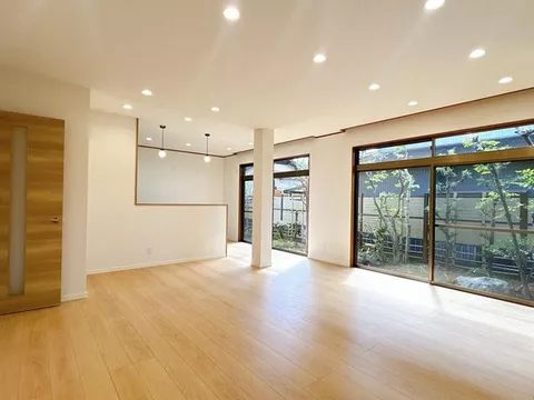 [Open House Scheduled] Interior and Exterior Renovation Planned / New Earthquake Resistance Compliance / Water Facilities Replacement / Parking for 2 Cars Available /
