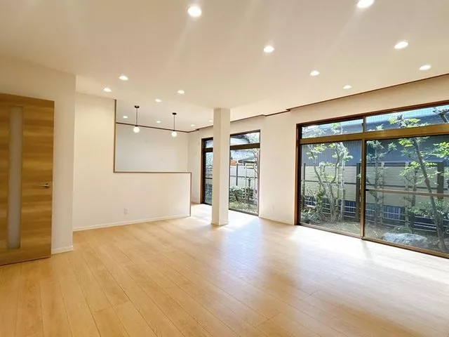 [Open House Scheduled] Interior and Exterior Renovation Planned / New Earthquake Resistance Compliance / Water Facilities Replacement / Parking for 2 Cars Available /