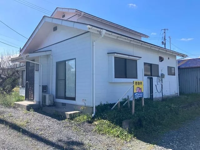 ■Popular Hinode Town with commercial facilities nearby. 34 years old, 5LDK.