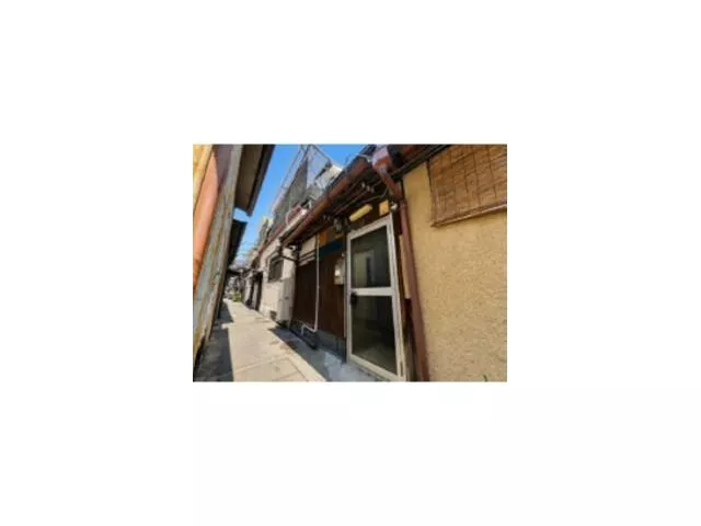 Immediate occupancy available, south-facing, 9 minutes walk to subway and JR "Nijo" Station, house cleaning