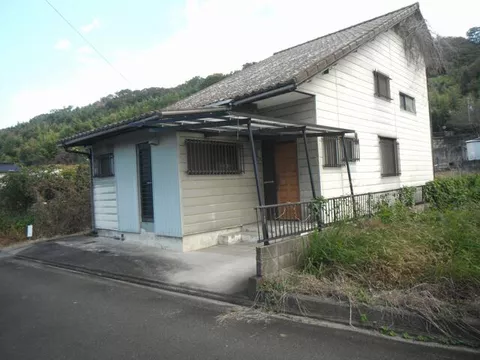 Niihama-shi, Niihama Kakiu 4-chome (Niihama station) 2F 4K

2,000,000 yen