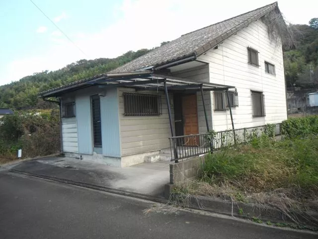 Niihama-shi, Niihama Kakiu 4-chome (Niihama station) 2F 4K

2,000,000 yen