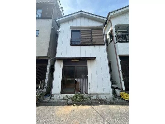Supermarket and school within a 10-minute walk! Enjoy the convenience and tranquility of a spacious 5DK.