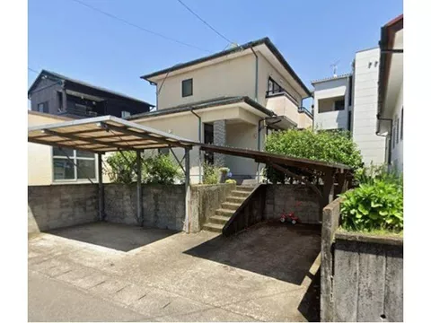 A property with plenty of storage in a 4LDK layout♪ 8.8 million yen (^^)/