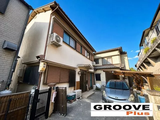 A house designed for two families has arrived!! The surrounding environment is also well-equipped, making it a child-rearing friendly area♪