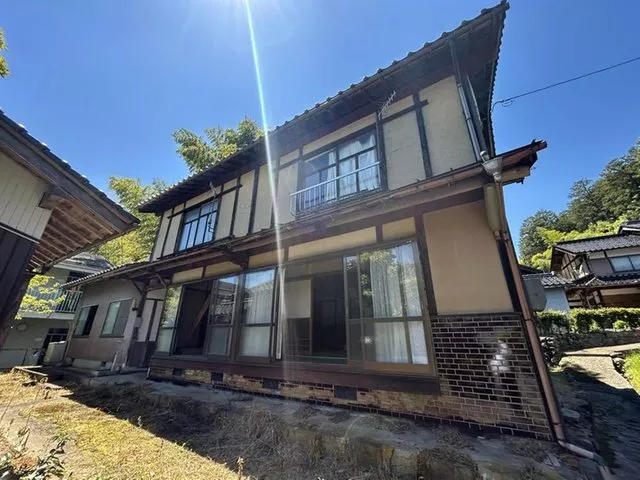 [Landslide disaster warning area, no reconstruction allowed, 0 parking spaces] Traditional 8K house with connected rooms and wide veranda