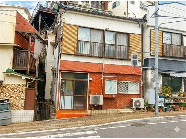 8 minutes on foot from Shiroe Shopping Street, convenient for daily life