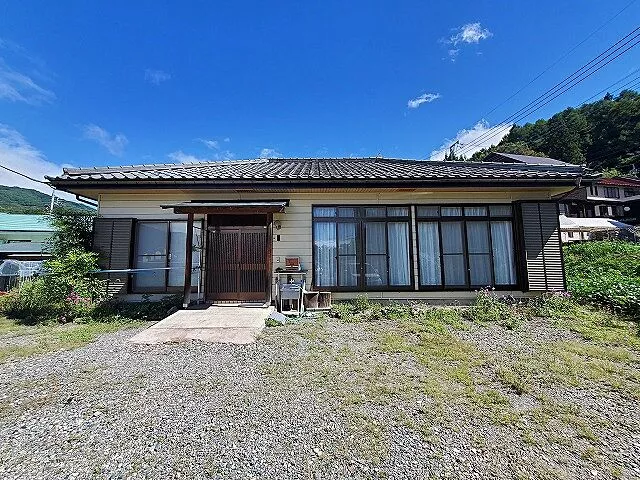 Used single-family home, JR Joetsu Line Numata Station, 90 minutes by bus, get off at Shiojiri, 10 minutes on foot