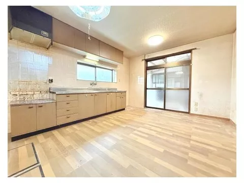 Approximately 30 tatami mats of large space / Detached + 6LDK two-family home, workspace, gathering place ◎