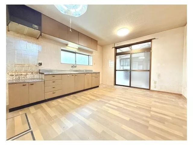 Approximately 30 tatami mats of large space / Detached + 6LDK two-family home, workspace, gathering place ◎