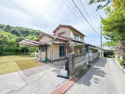 Oita City, Oita Prefecture (Kozaki station) 2F 5DK

3,000,000 yen