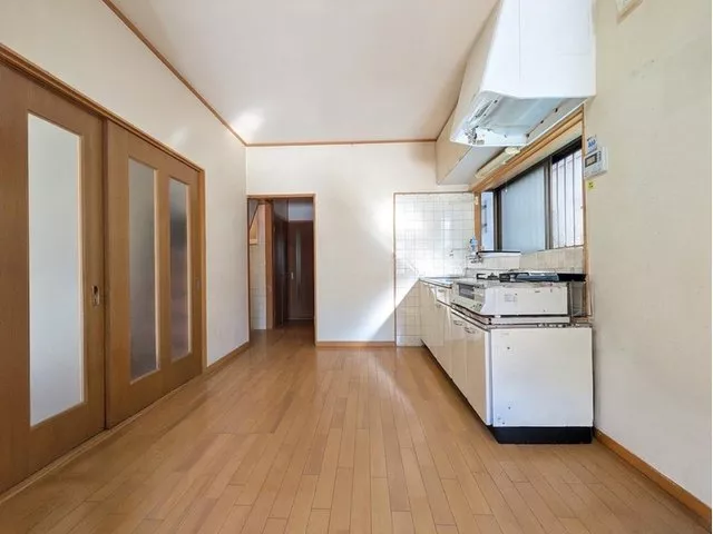 【7.8 million yen】Within a 5-minute walk to elementary and middle schools! 4DK house with built-in garage