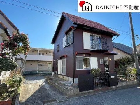 South-facing with good sunlight! Parking space for 2 cars! Convenient living environment!