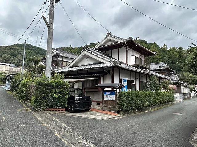 Used single-family home in Ozu City, Ichiki