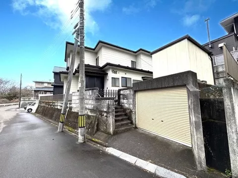9 minutes on foot from elementary school / 6DK / quiet residential area / 7 minutes by car to Ujie Supermarket