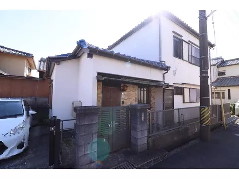 ■ Kintetsu "Kintetsu Tomida" Station approximately 9 minutes on foot ■ Two train lines available ■ All rooms with two sides of sunlight ■ Balcony