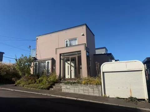 Corner lot × 4LDK! With garage! Ample storage & spacious layout of the house♪