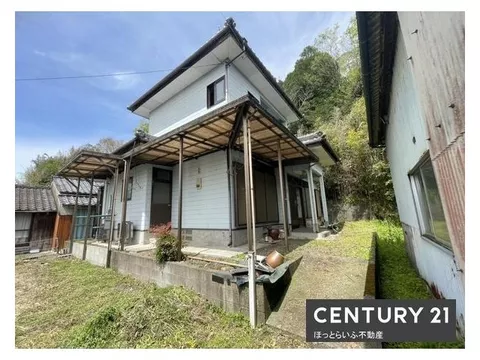 This is a used house with parking for more than 6 cars. Recommended as an investment property.