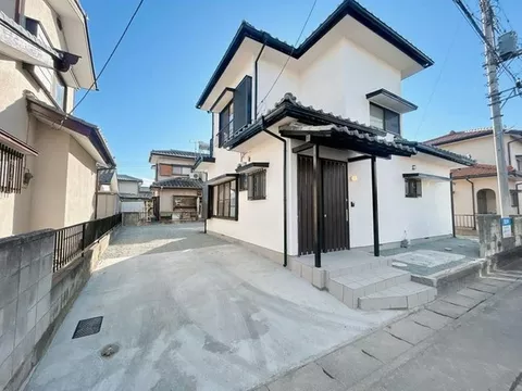 【Open house held】【Renovated】Parking for 4 regular cars in tandem possible. Educational facilities within a 5-minute walk