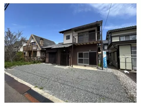 【Open house held】【Interior and exterior renovated】Parking for 3 standard cars in parallel. Garden space available