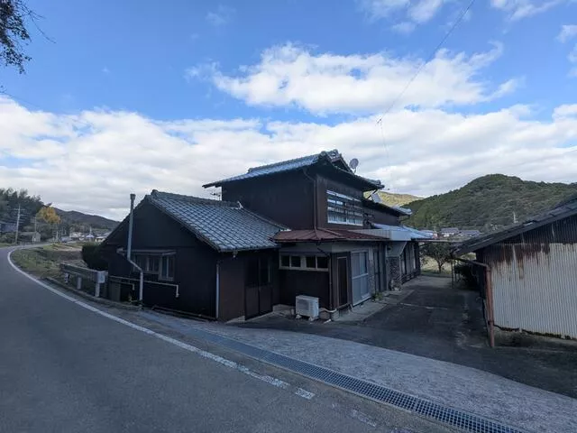 Takeo City, Asahi Town, Oaza Nakano (Takahashi Station) 2-story building 6LDK