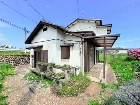 ■3-minute walk from Yamazawa / A living environment where convenience and nature harmonize / Renovate to your liking