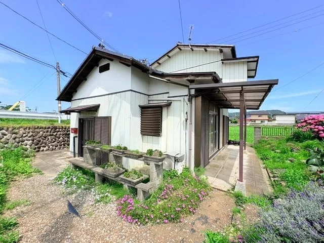 ■3-minute walk from Yamazawa / A living environment where convenience and nature harmonize / Renovate to your liking