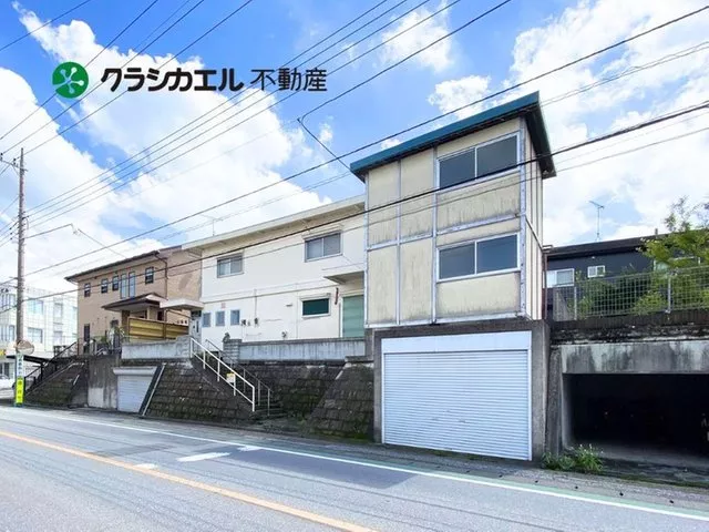 Would you like to create an adult secret base? A home equipped with a garage and storage to enjoy your hobbies.